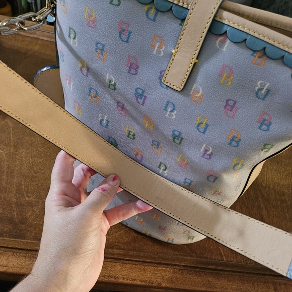 Dooney and Bourke Bucket bag EUC - Picture 9 of 9